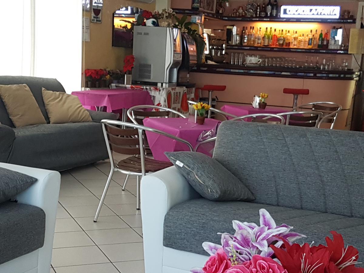 Hotel Half Moon Airport Restaurant Rimini Exterior photo